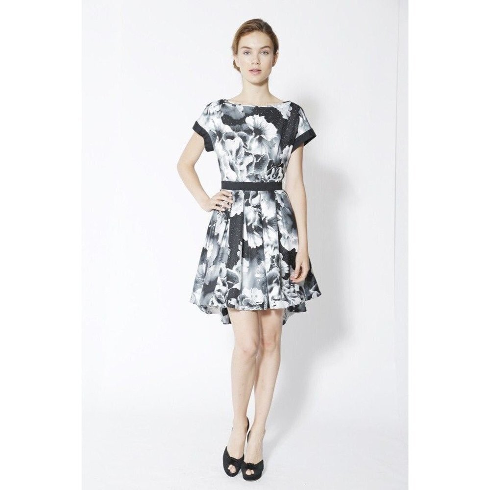 Marchesa Voyage Size 8 Floral Print Hi Low Flare Dress Short Sleeve Cocktail